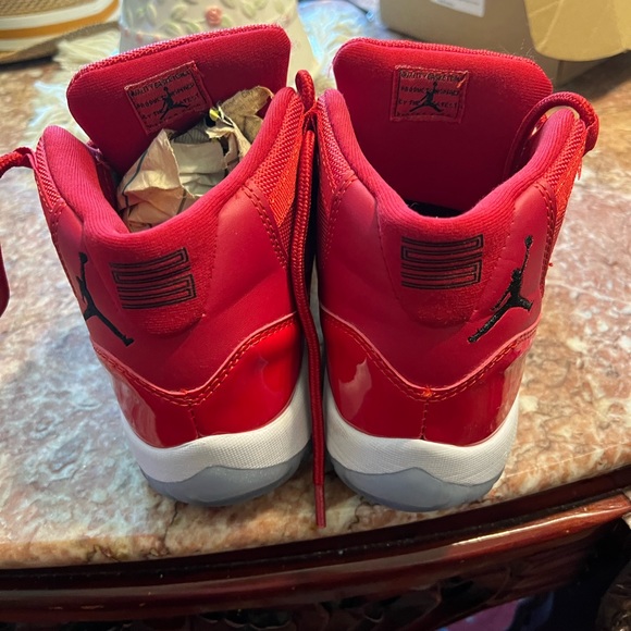 Size 8.5- Jordan 11 136046-800 - Picture 12 of 12